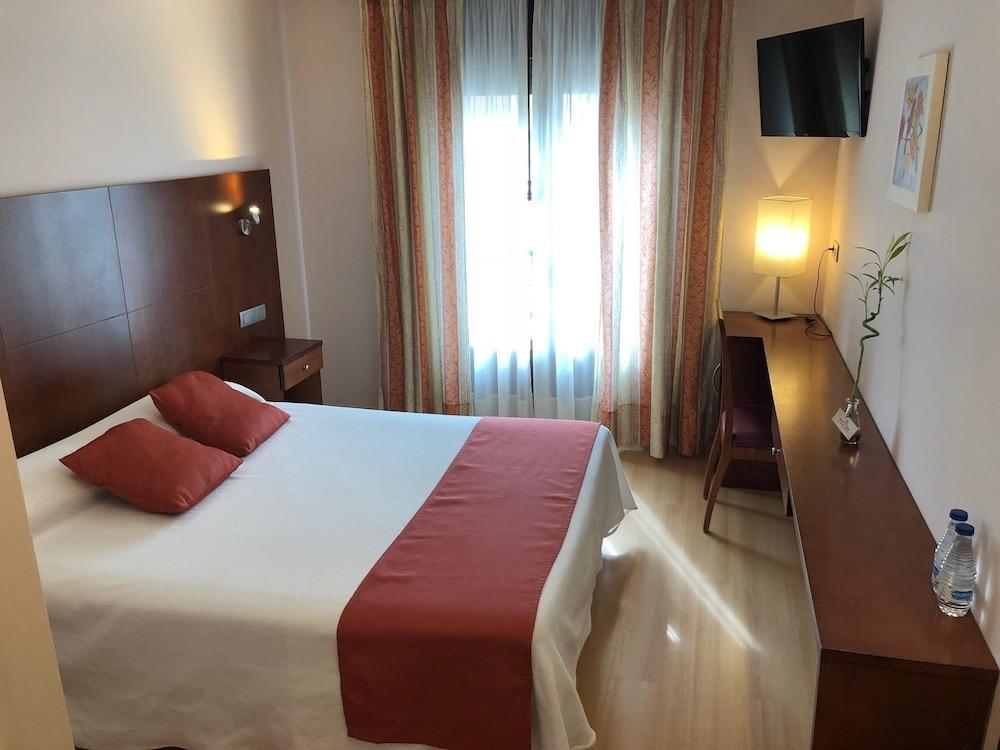 Hotel Jaques Хака Экстерьер фото