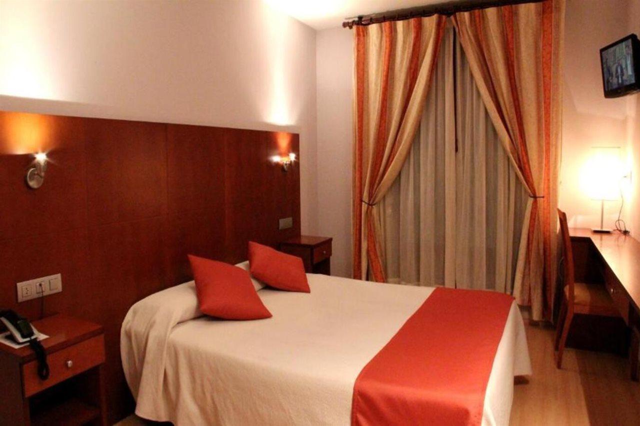 Hotel Jaques Хака Экстерьер фото