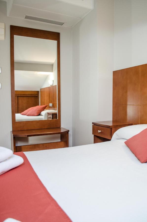 Hotel Jaques Хака Экстерьер фото
