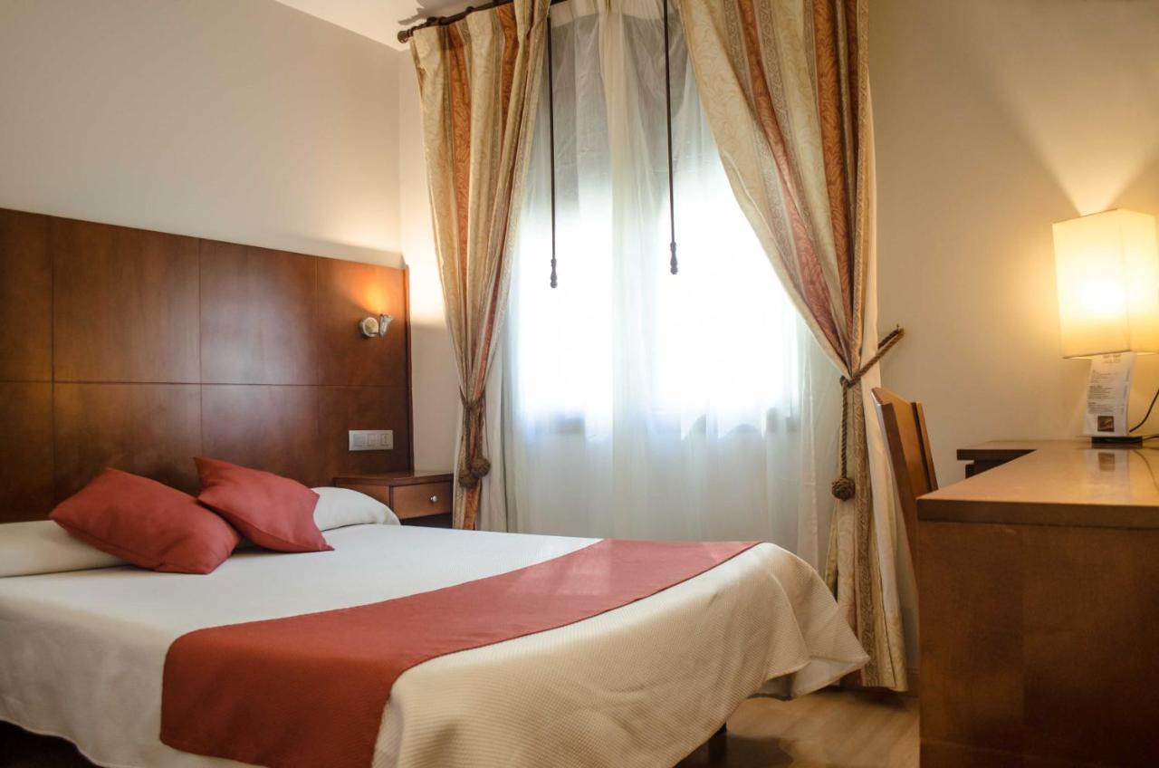 Hotel Jaques Хака Экстерьер фото