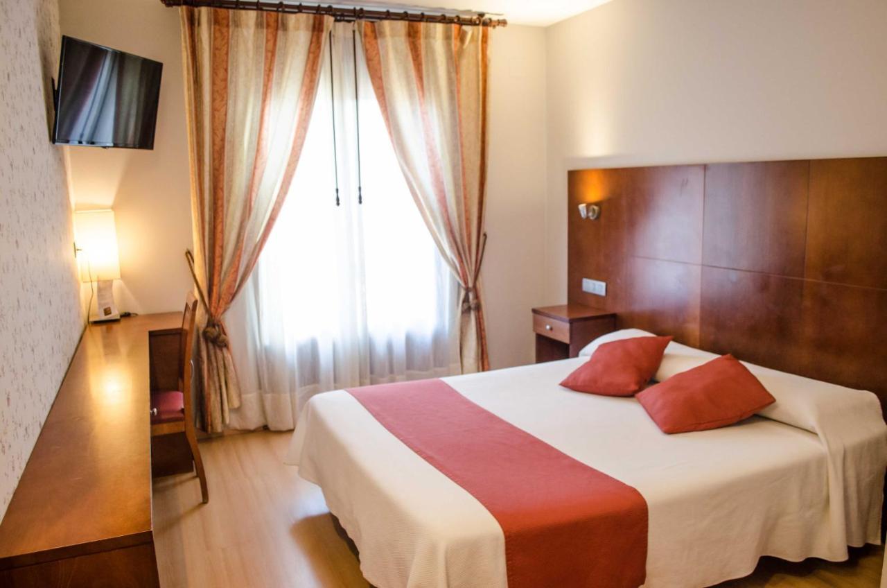 Hotel Jaques Хака Экстерьер фото