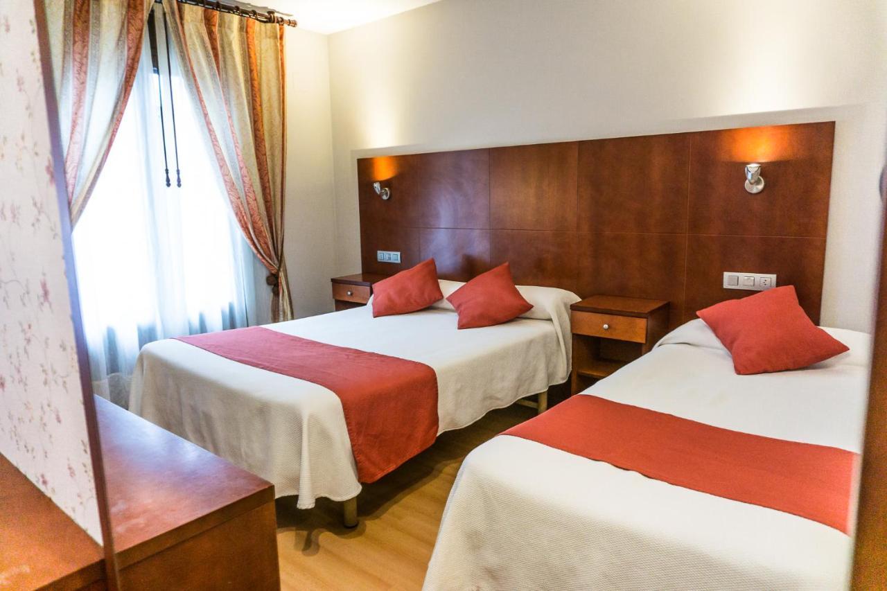 Hotel Jaques Хака Экстерьер фото