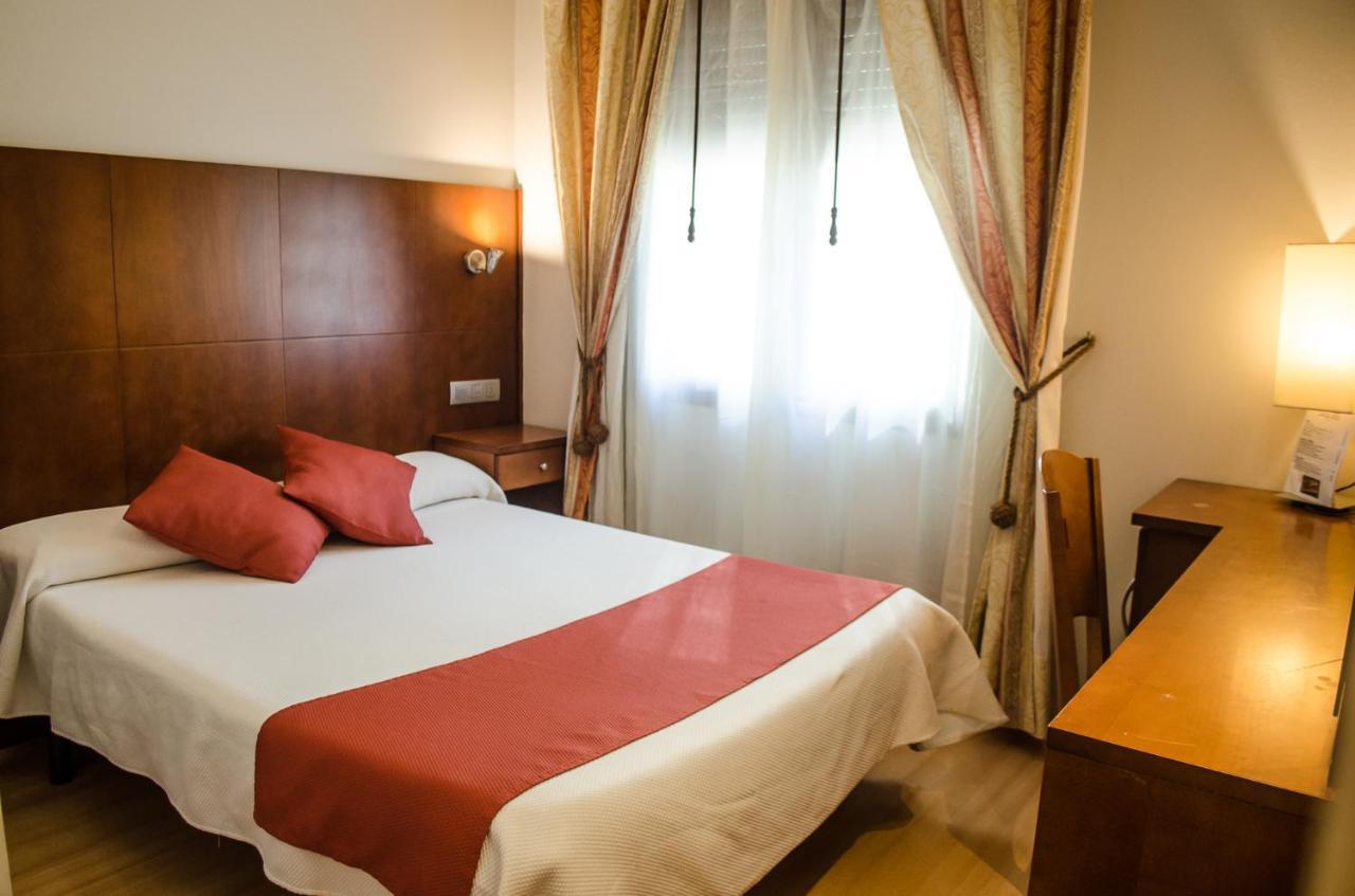 Hotel Jaques Хака Экстерьер фото