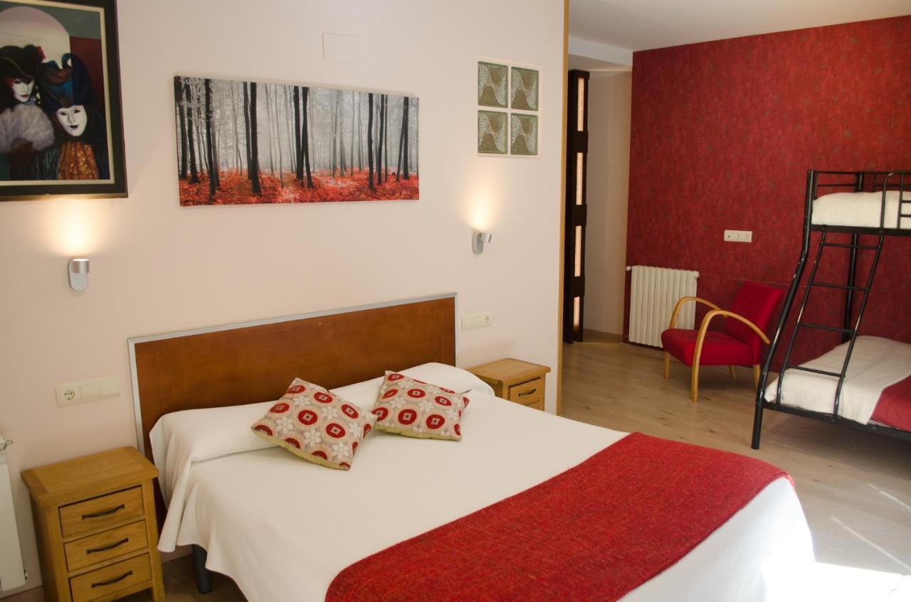 Hotel Jaques Хака Экстерьер фото
